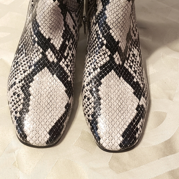 NEW LISTING!!!!! - Picture 2 of 5